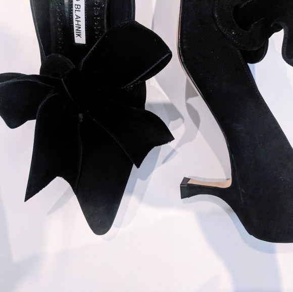 SOLD❌Manolo Blahnik Black Leather Serba Bow Pumps - Picture 5 of 8